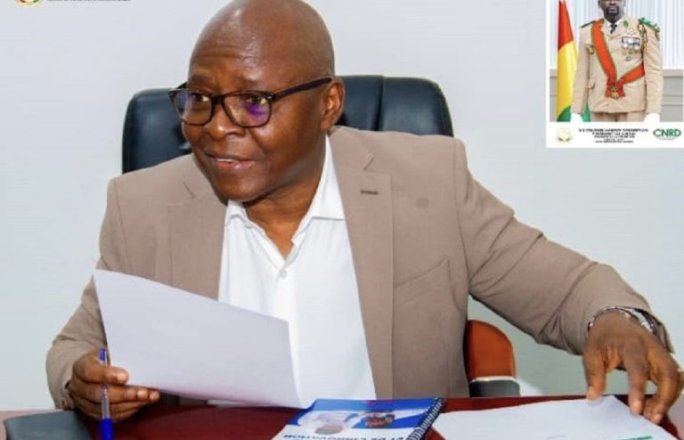 Recrutement à la fonction publique: le ministre Julien youmbouno vient de rétrécir le processus d’inscription 