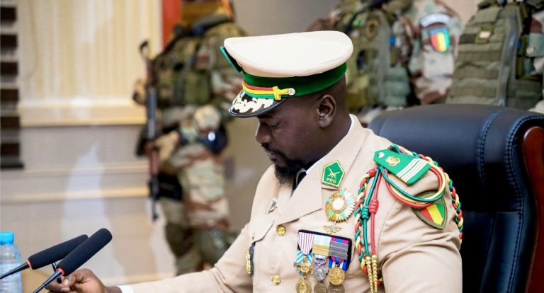 Décret: le président de la transition nomme un officier à la dignité de grand officier