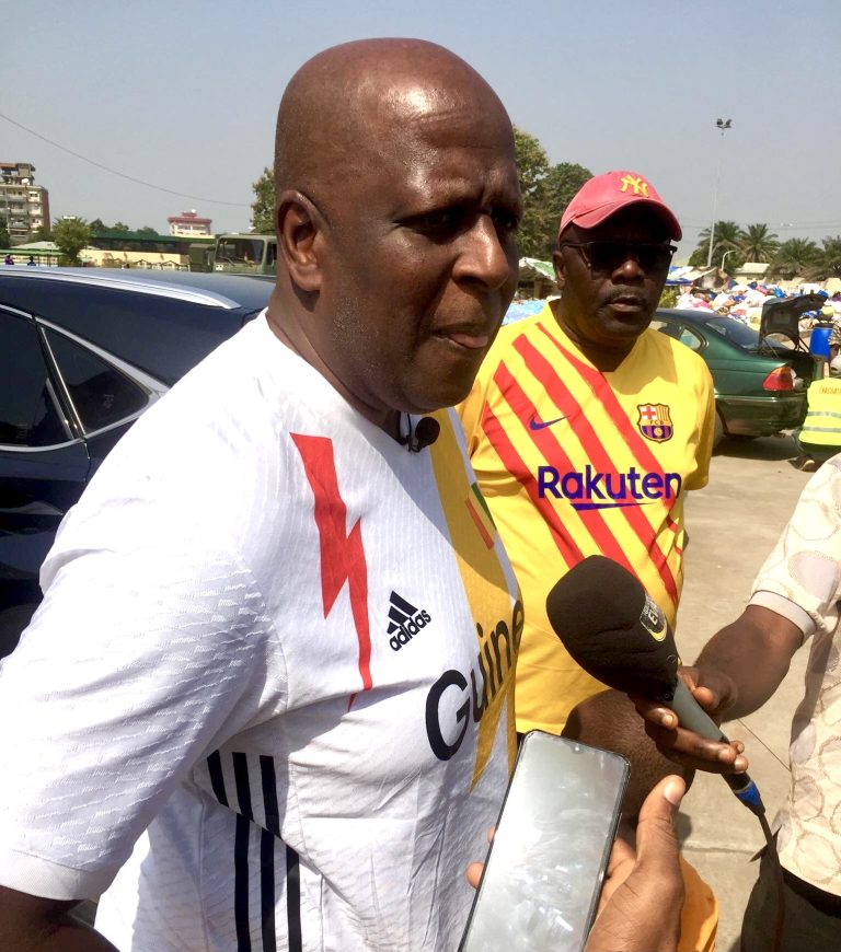 Sinistres/Conakry :  L’ex-ministre des sport Aboubacar titi Camara apporte sa part de soutien aux sinistrés