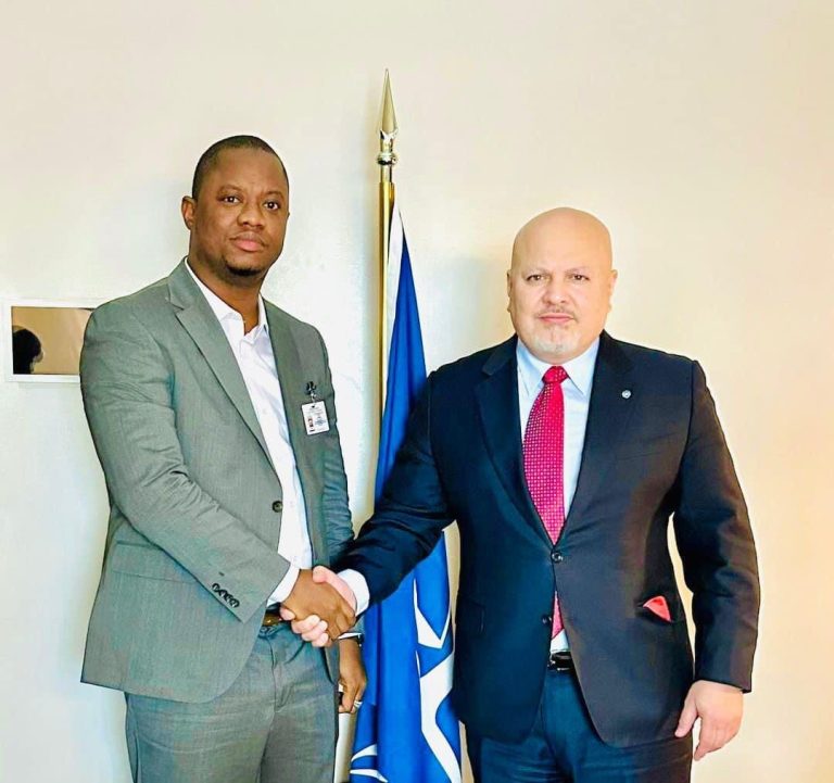 Guinée : LE GARDE DES SCEAUX ALPHONSE CHARLES WRIGHT RENCONTRE LE PROCUREUR DE LA CPI KARIM KHAN