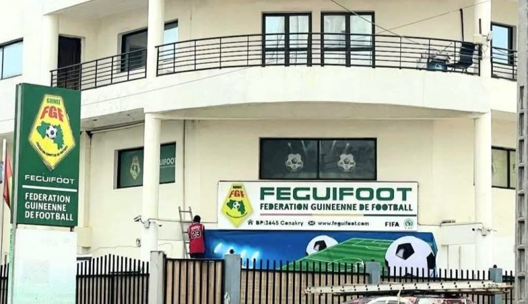 Sport / Guinée : la crise refait surface à la Féguifoot, l&rsquo;avenir du football national en question.