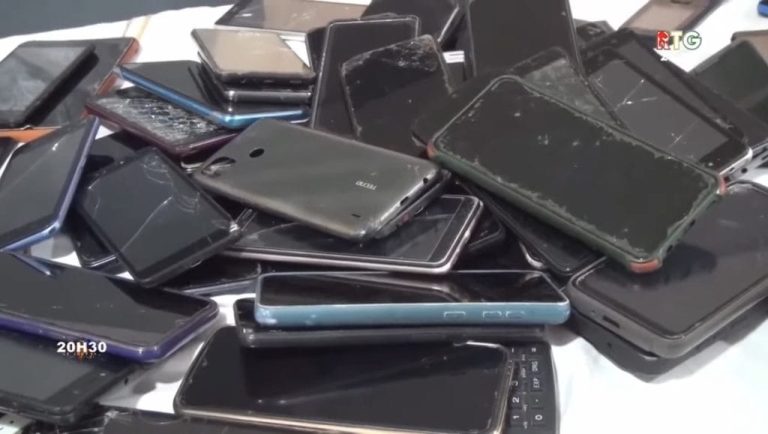 Éducation / Guinée : Lutte contre la fraude scolaire : 700 téléphones saisis et 80 suspects poursuivis.